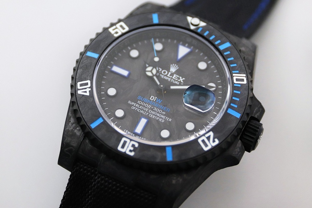 DIW-Submariner-Carbon-Blue-3.jpg