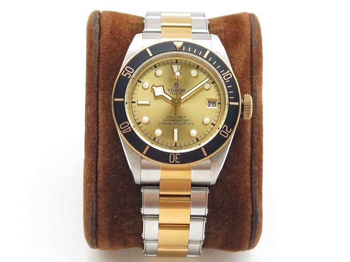 Heritage Black Bay, ZF, YG Dial on SS/YG Bracelet, A2824